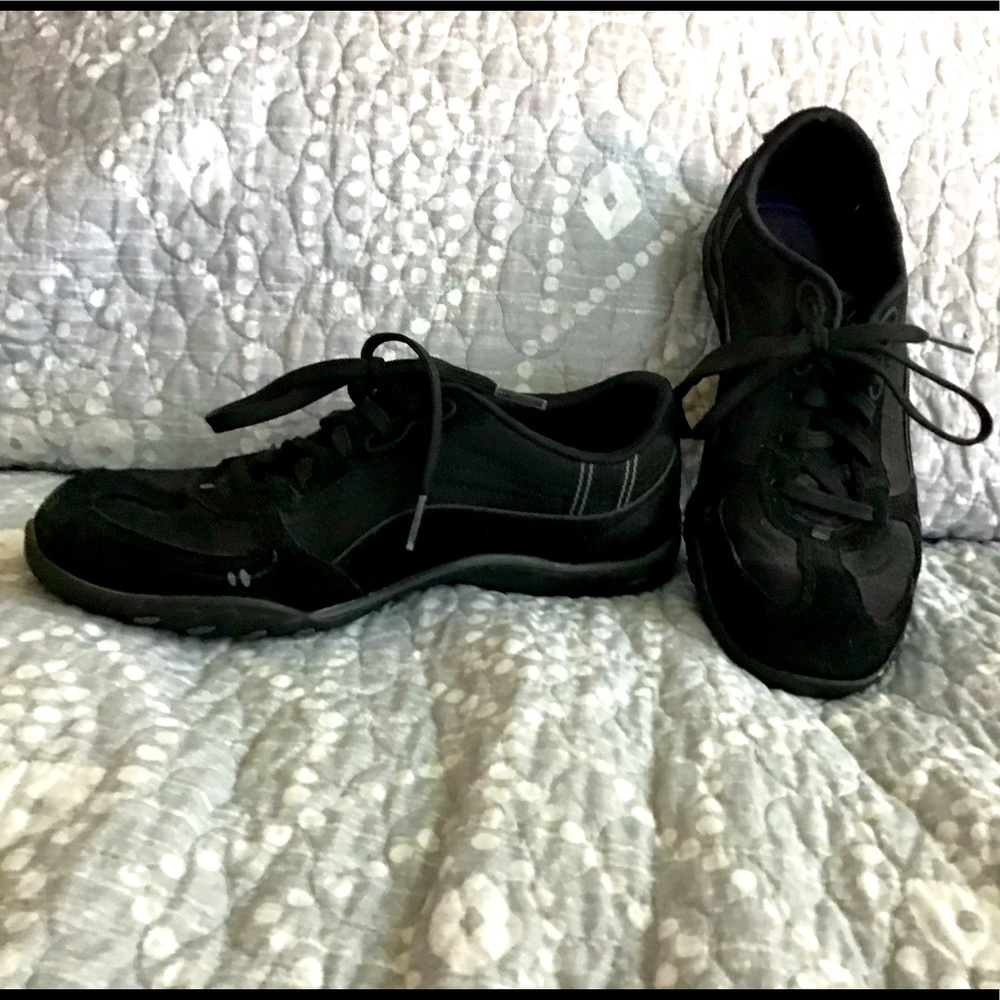 Sketchers relaxed fit memory foam size 6.5